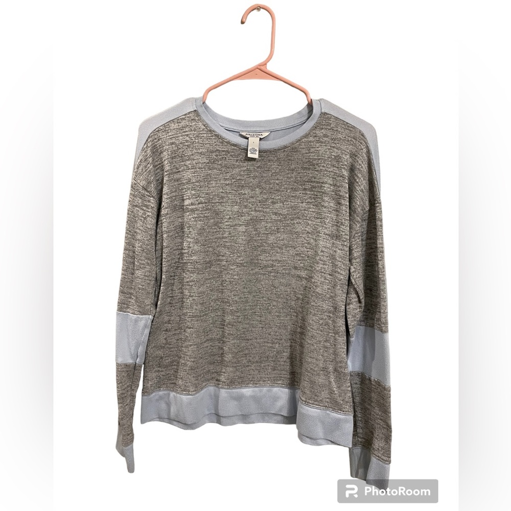 Women’s two tone long sleeve top
